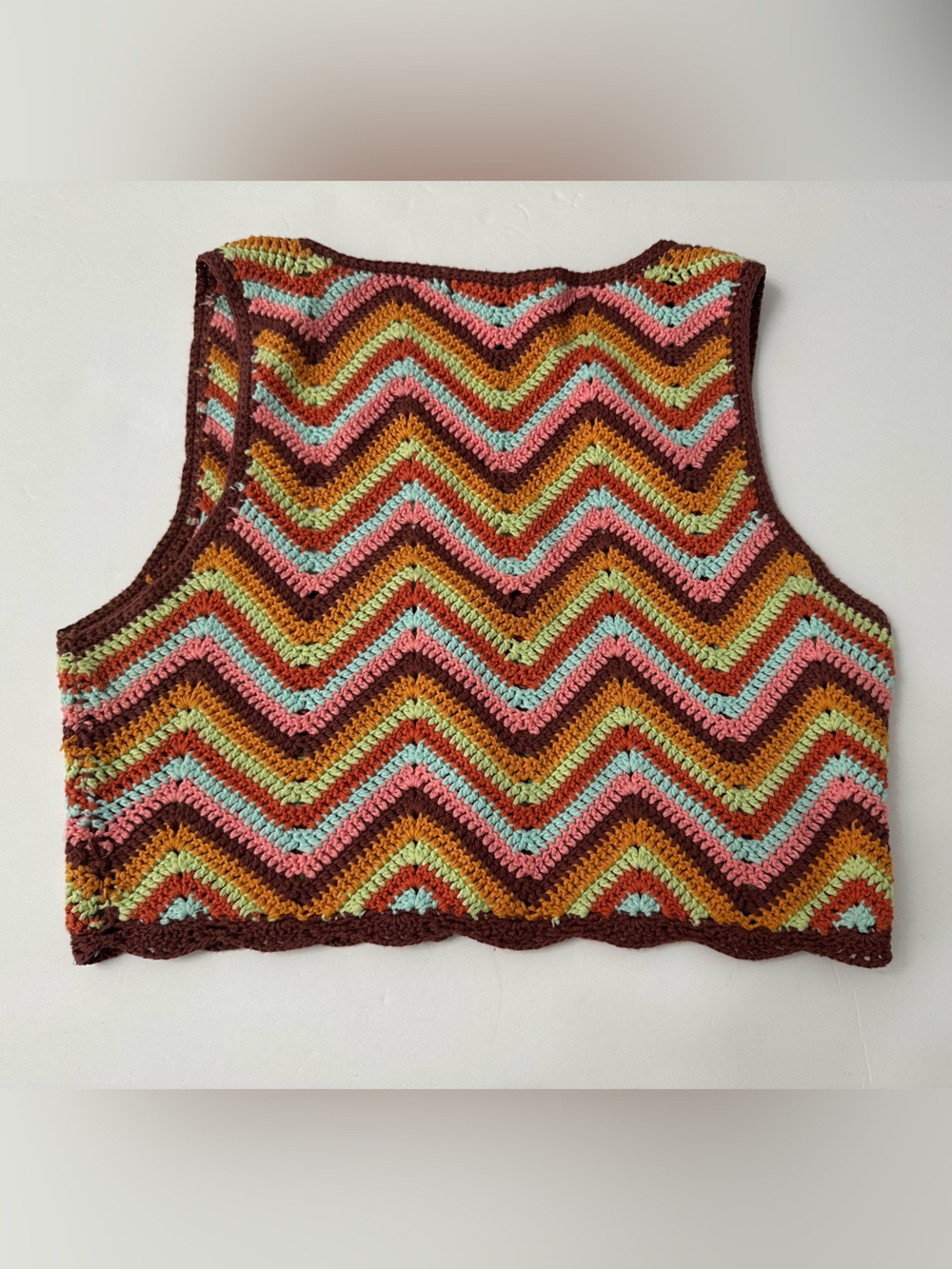 Forever 21 Women Crop Top Sz Small Crochet Multicolor Chevron Boho Festival Vest - Picture 6 of 8